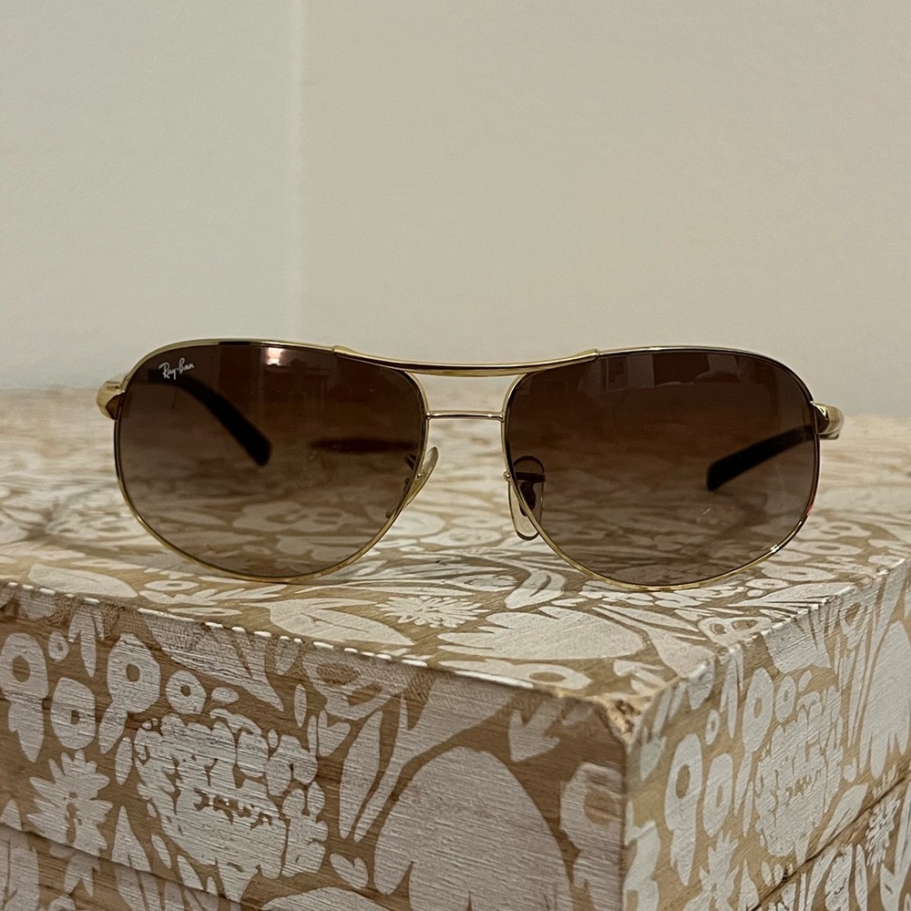 Women’s ray-bans gently used